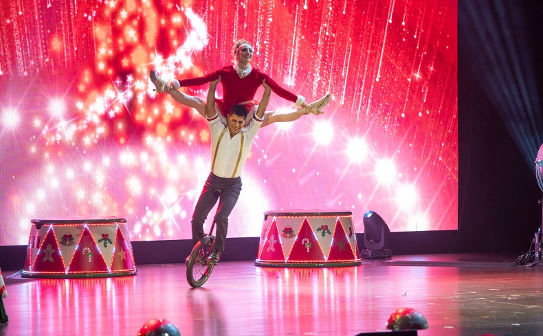 Magical Cirque Christmas